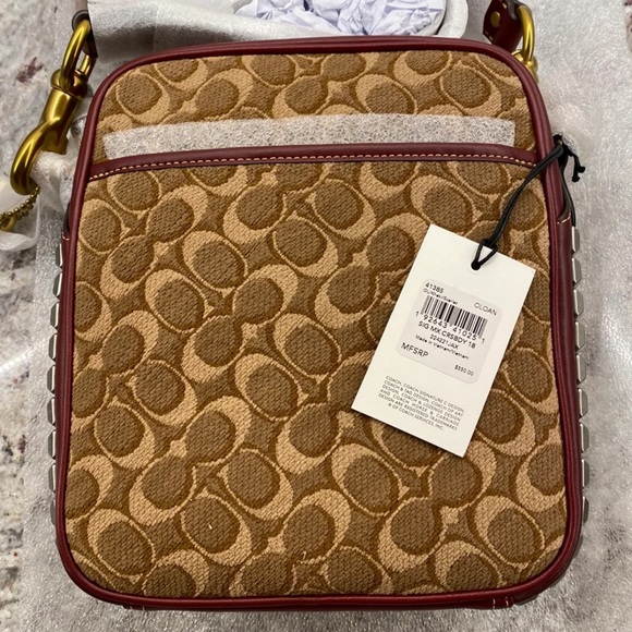 Trade only
Coach 1941 Max 18 Sig. Jacquard Scarlet 41385 - Picture 8 of 16